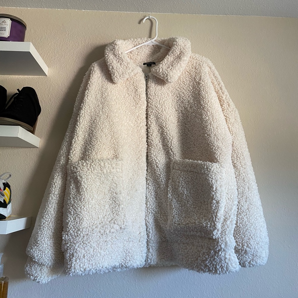 Fuzzy cream zip up